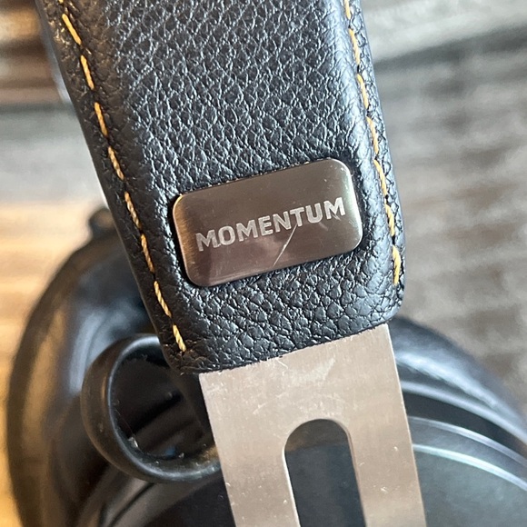 Sennheiser Momentum M2 AEBT Wireless Over Ear Noise Cancelling Headphones - Picture 2 of 8